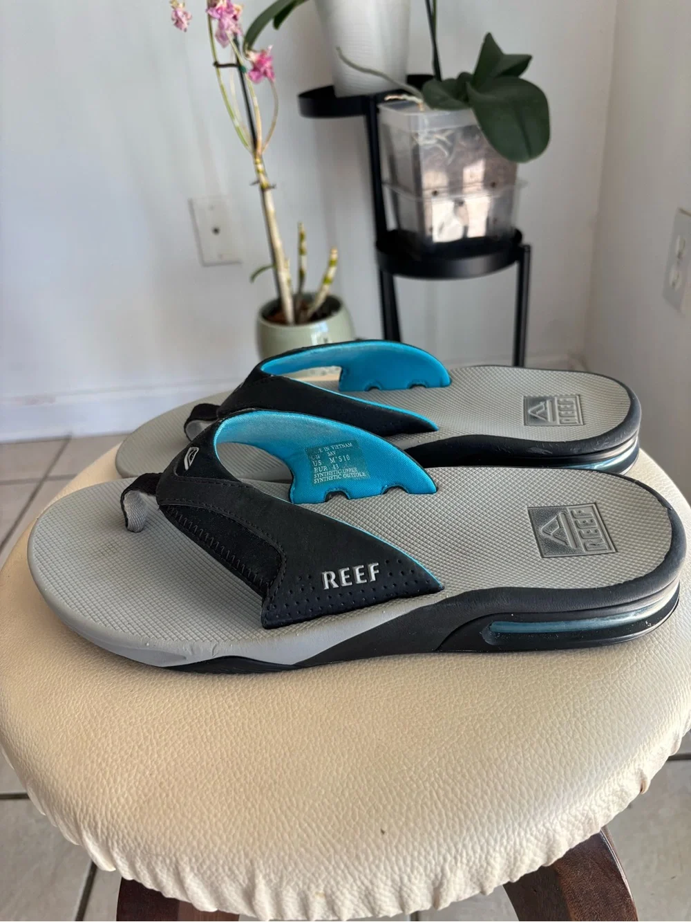 Reef Men's Gray Footbed Flip-Flops with Black Straps and Blue Lining